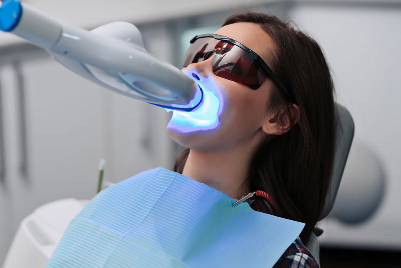 dental-patient-undergoing-teeth whitening procedure
